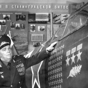 И.Н.Кожедуб около своего Ла-7 в музее. Фото В.Тимофеева